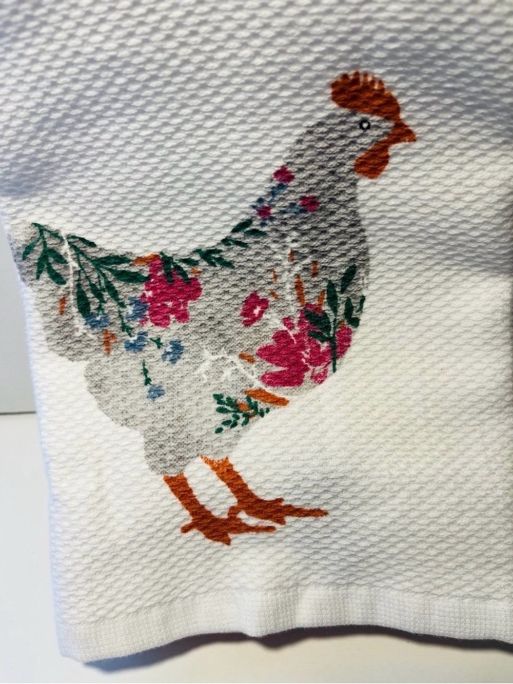 Cynthia Rowley Set of 3 White and Pink Rooster Cotton Rayon Kitchen Towels - Picture 4 of 10